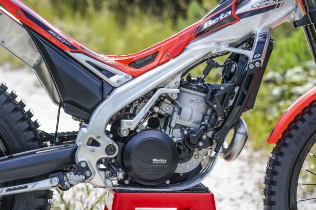 SINCRO 300 2T my 26 (651)